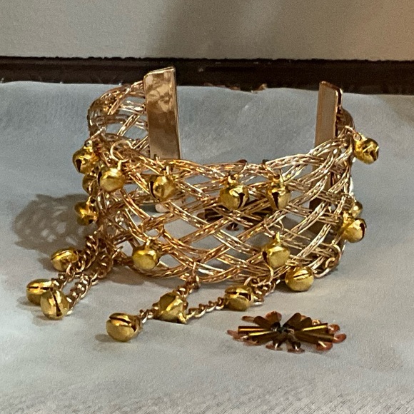Chic Gold Mesh Bracelet with Dangling Beads - Picture 9 of 9